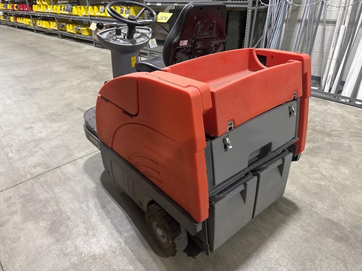 #3874-•-power-boss-apex-47-ride-on-sweeper-image-7