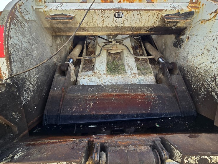 2001-mack-le613-image-86