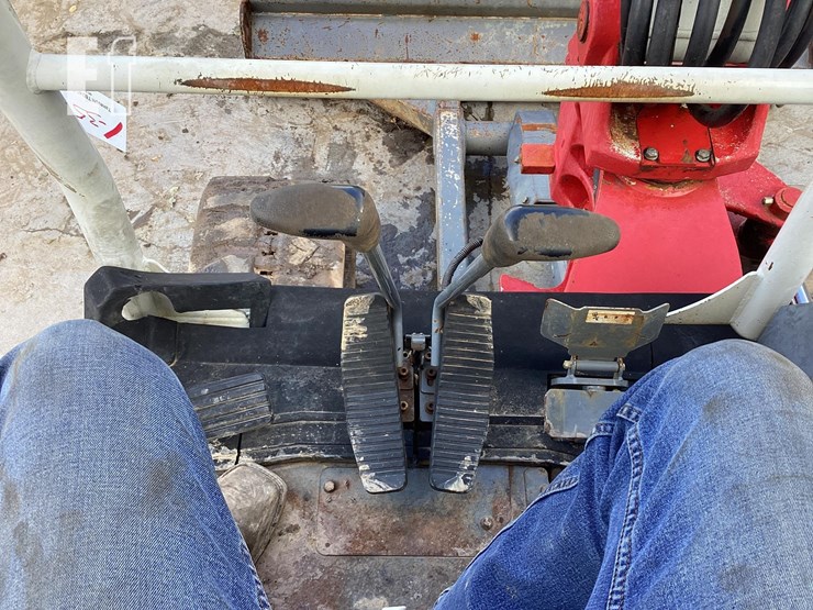 2018-takeuchi-tb240-image-18