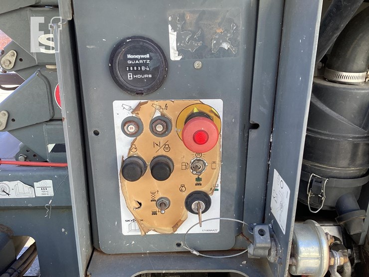 2016-skyjack-sj6832rt-image-10