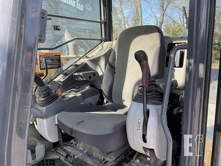 2020-deere-85g-image-14