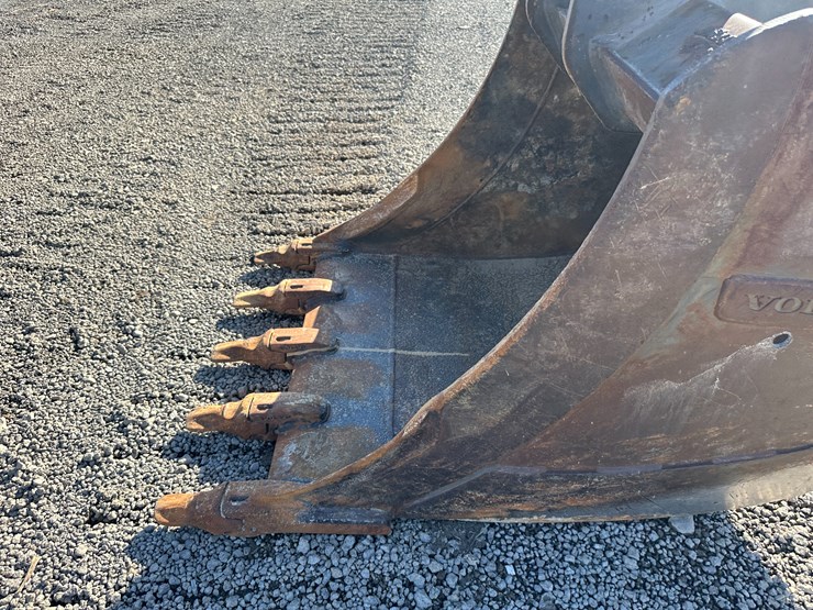 #32825-•-volvo-ec200e-crawler-excavator-image-42