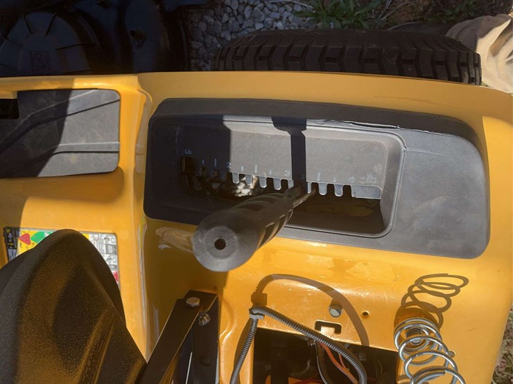 cub-cadet-xti-riding-lawn-mower,-50"-deck-image-7