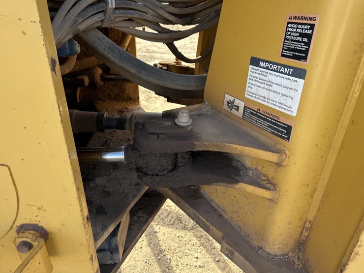 2006-deere-744j-image-24