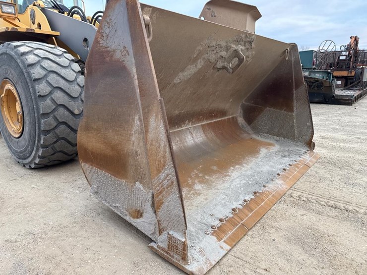 #1911-•-2004-volvo-220e-loader-image-10