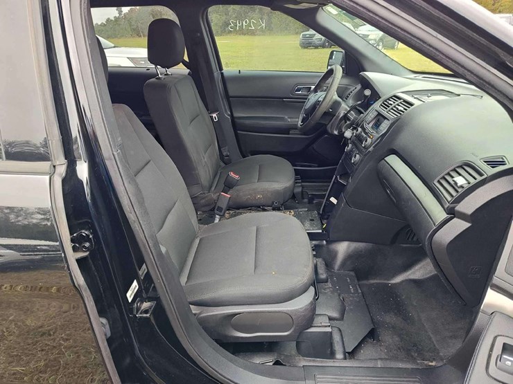 2018-ford-explorer-image-25