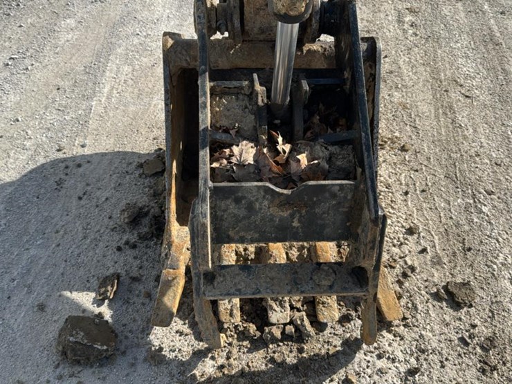 takeuchi-tb145-image-12