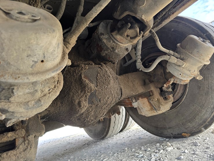 2001-mack-le613-image-95