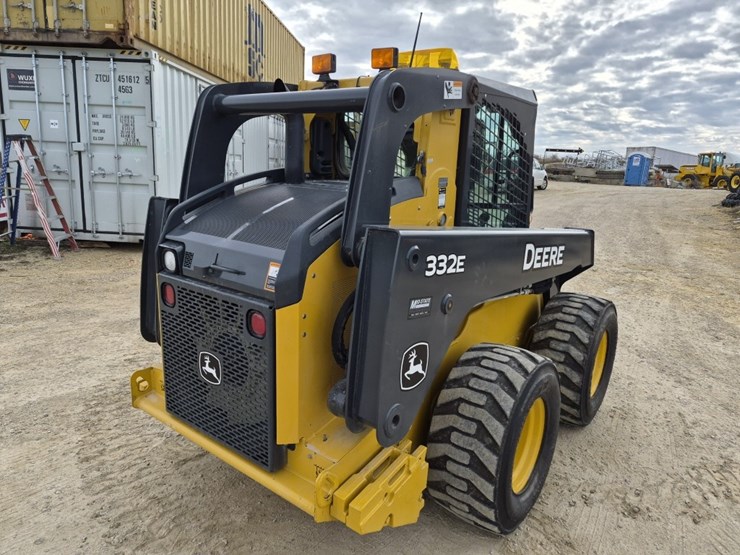deere-332e-image-11