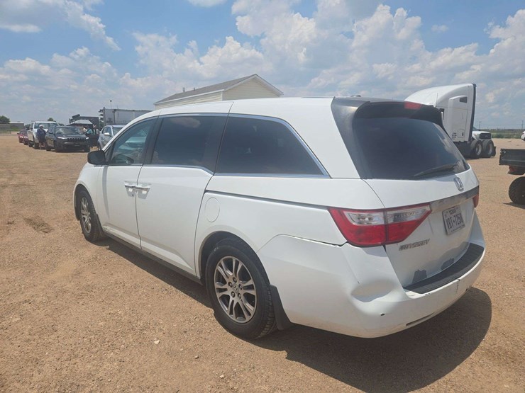 2013-honda-odyssey-image-4