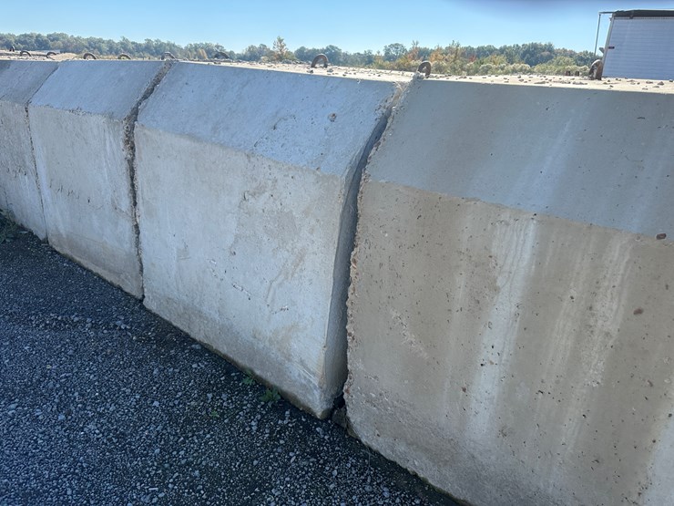 #32729-•-lot-of-(7)-~57"x80"-concrete-culvert-sectionss-image-11