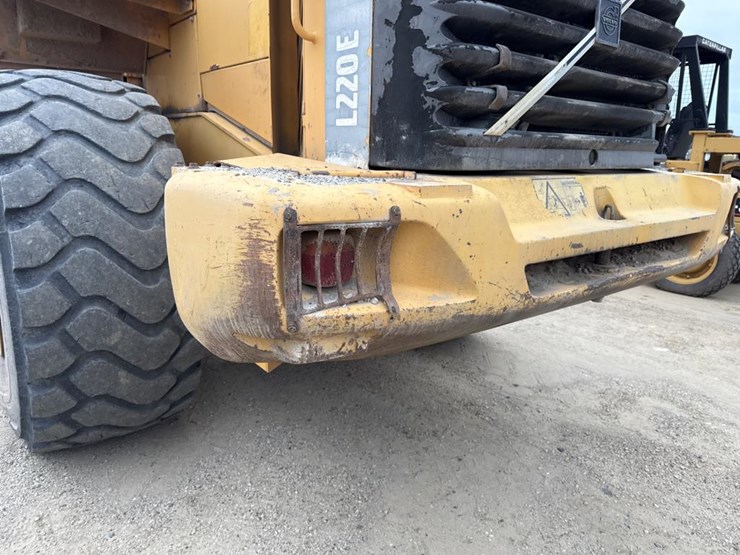 #1911-•-2004-volvo-220e-loader-image-39