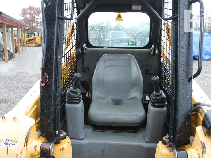 2019-gehl-r165-image-4