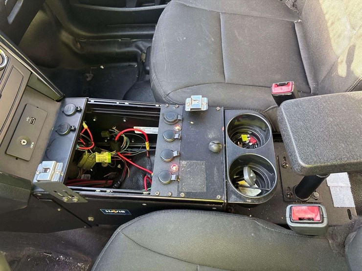 2018-ford-explorer-image-21