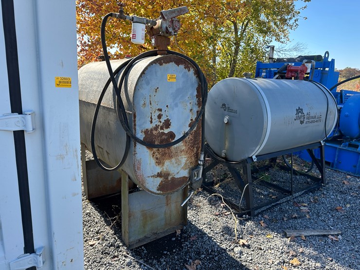 #32811-•-~260-gallon-fuel-tank-w/-pump-image-2