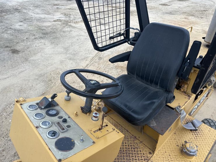 2017-caterpillar-cs-323-image-25