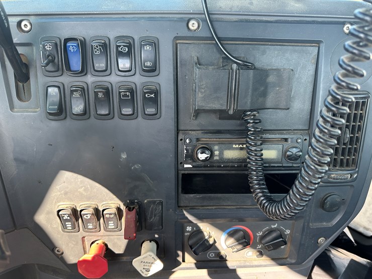 #32746-•-2014-mack-chu-t/a-daycab-truck-tractor-vin:-1m2an07y4em016702-image-65