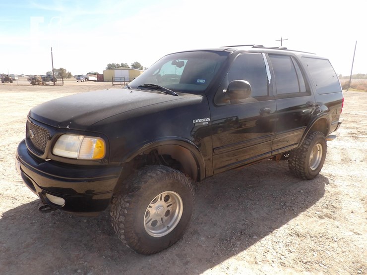 2002-ford-expedition-image-1