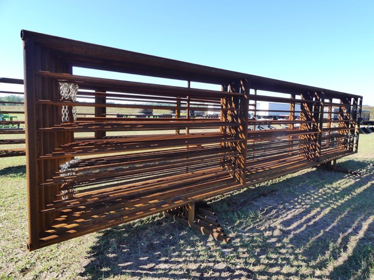 (10)-24'-free-standing-panels-w/-7'10"-gate-image-3