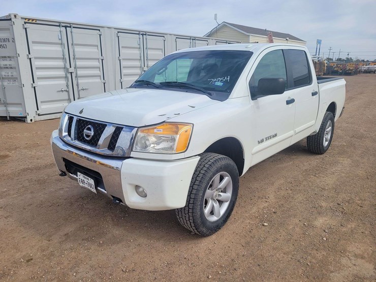 2013-nissan-titan-image-1