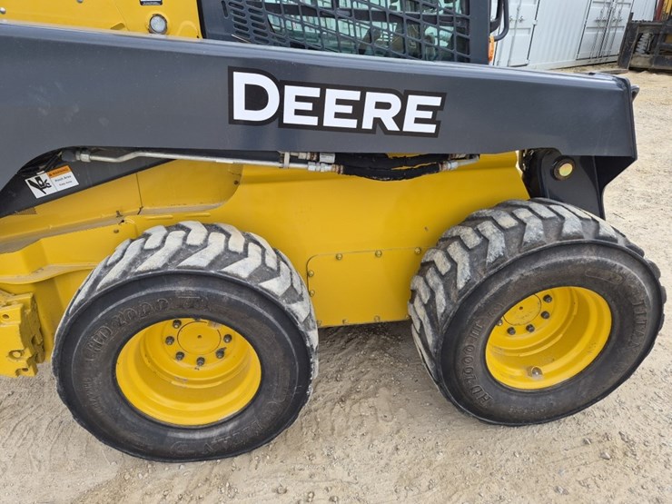 deere-332e-image-10