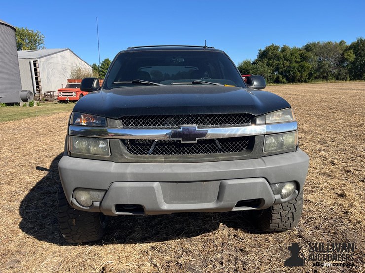 2002-chevrolet-avalanche-1500-image-10