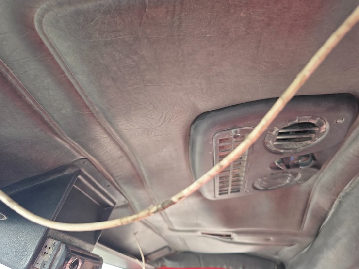 2001-mack-le613-image-60