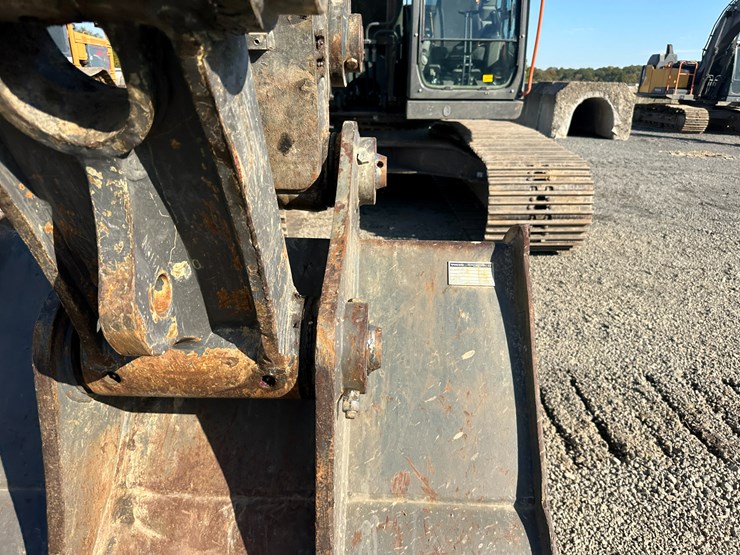 #32825-•-volvo-ec200e-crawler-excavator-image-39