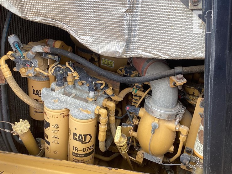 2018-caterpillar-d7e-image-16