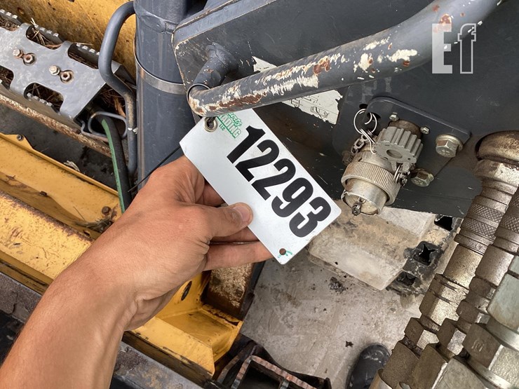 2020-deere-331g-image-21