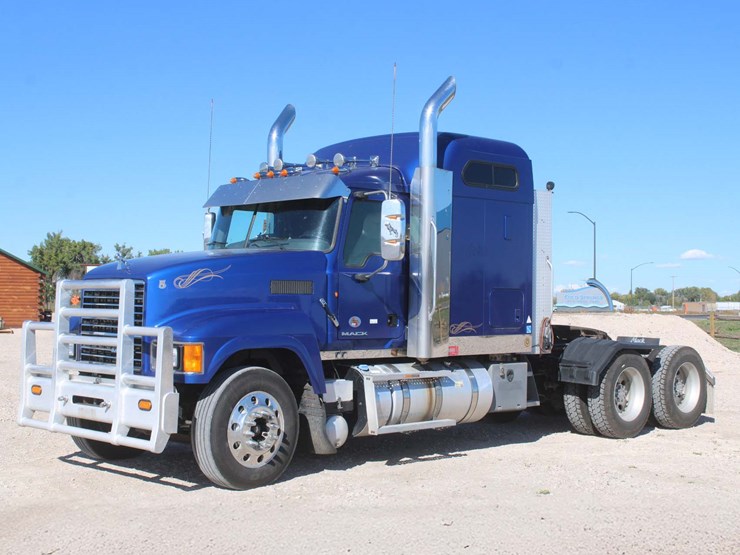 2013-mack-ch613-image-1