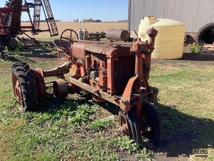farmall-2wd-tractor-image-3