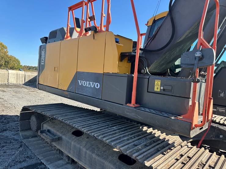 #32825-•-volvo-ec200e-crawler-excavator-image-54
