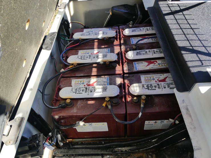 ez-go-electric-golf-cart-image-9