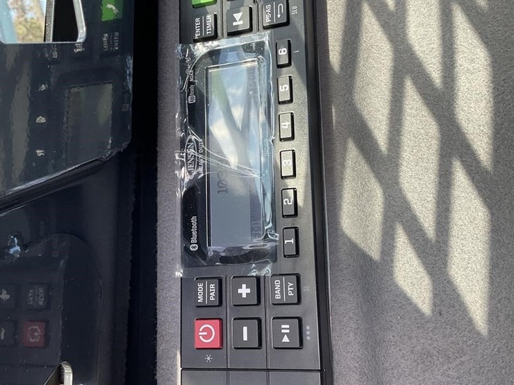 2025-kioti-tl750-image-17