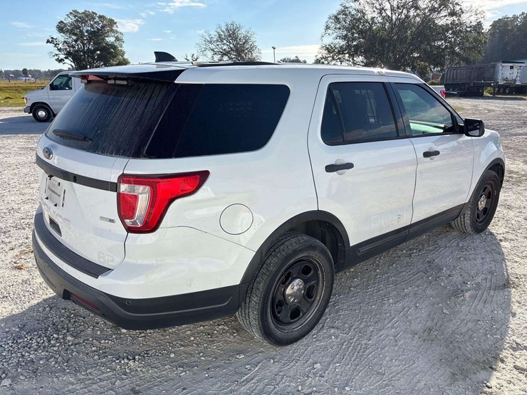 2018-ford-explorer-image-3