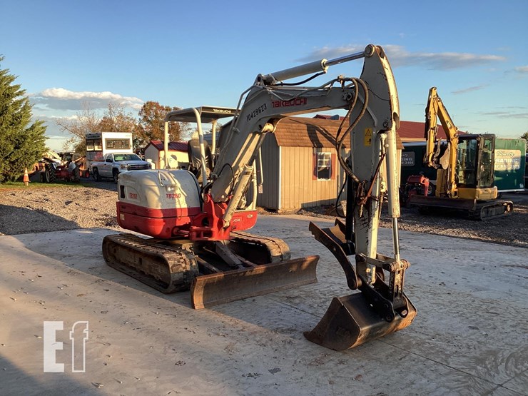 2015-takeuchi-tb260-image-6