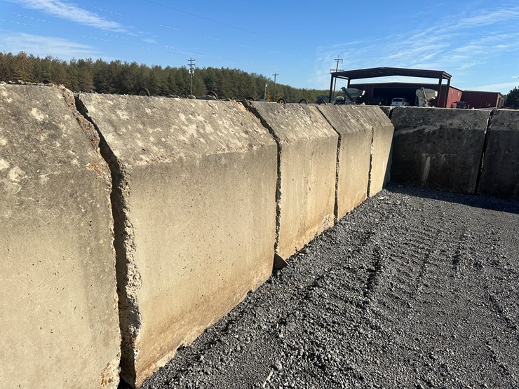 #32728-•-lot-of-(13)-~57"x80"-concrete-culvert-sectionss-image-16