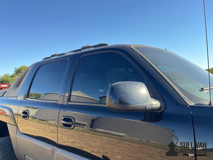 2002-chevrolet-avalanche-1500-image-12