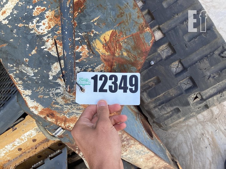 2010-deere-333d-image-18