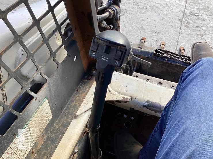 2007-bobcat-t250-image-16