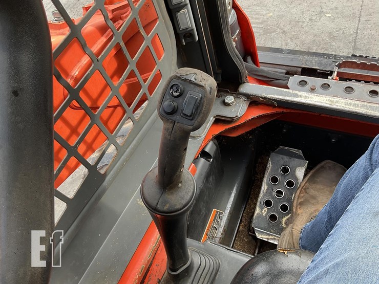 2017-kubota-ssv65-image-13