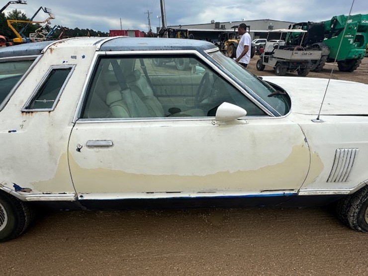 #22600-•-1978-ford-thunderbird-|-for-parts-&-repairs-only-image-17