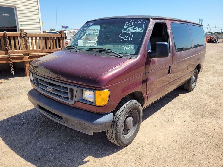 2004-ford-e150-image-1