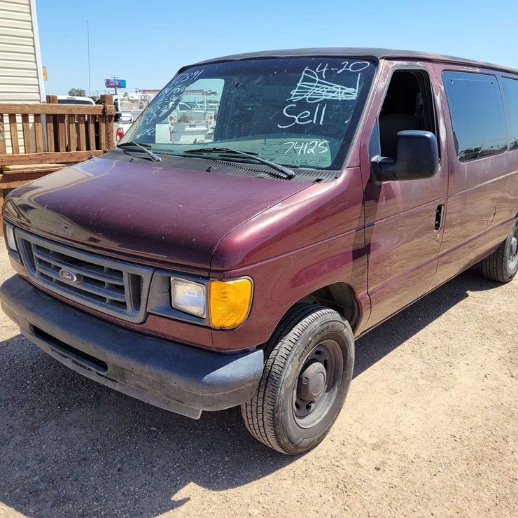 2004 FORD E150