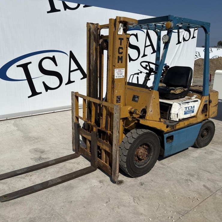 #5082 • TCM FVD25 Forklift