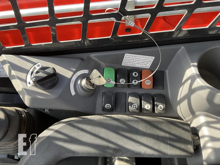 2025-kioti-tl750-image-16