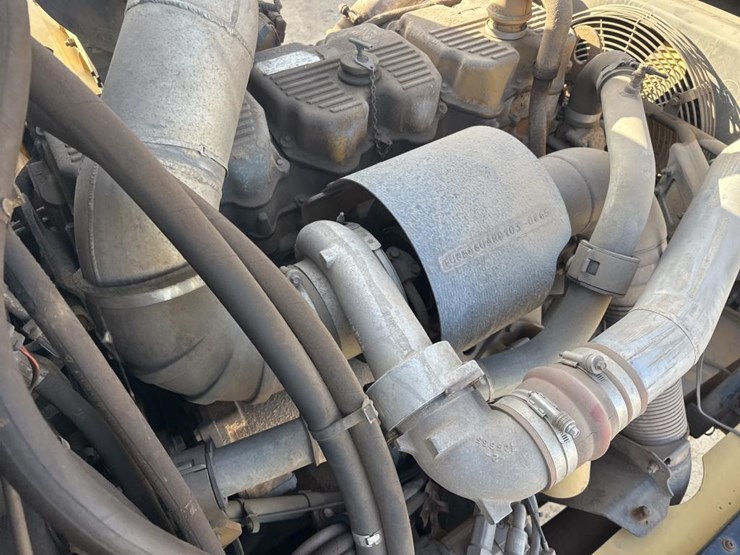 2005-caterpillar-740-image-45