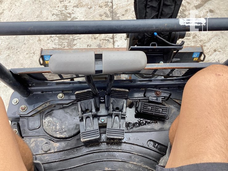 2021-deere-26g-image-17