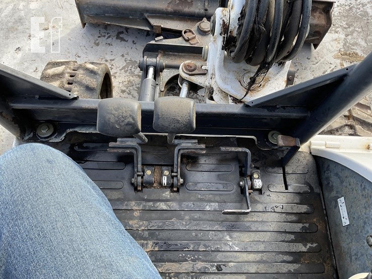 2008-bobcat-335-image-19